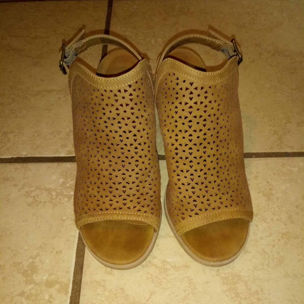 Women's wedge sandals